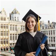 Sono madrelingua francese. Posso aiutarti con qualsiasi cosa che riguarda la mia lingua quindi non esitare a scrivermi!